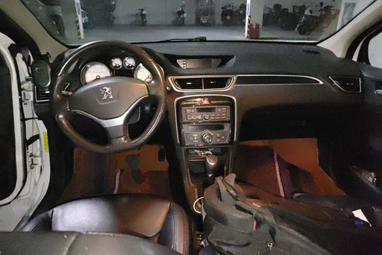 Used Peugeot 308 2014 Enjoy Edition Classic 1.6L Automatic Premium Model Center Console