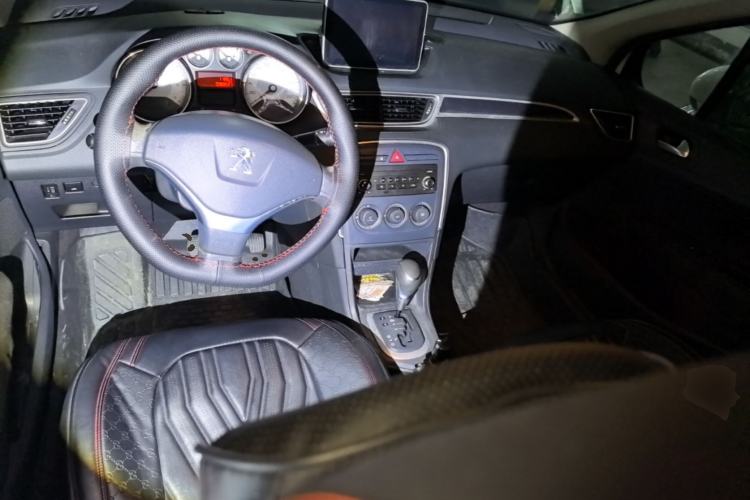 Used Peugeot 308 2014 Enjoy Edition Classic 1.6L Automatic Premium Model Center Console