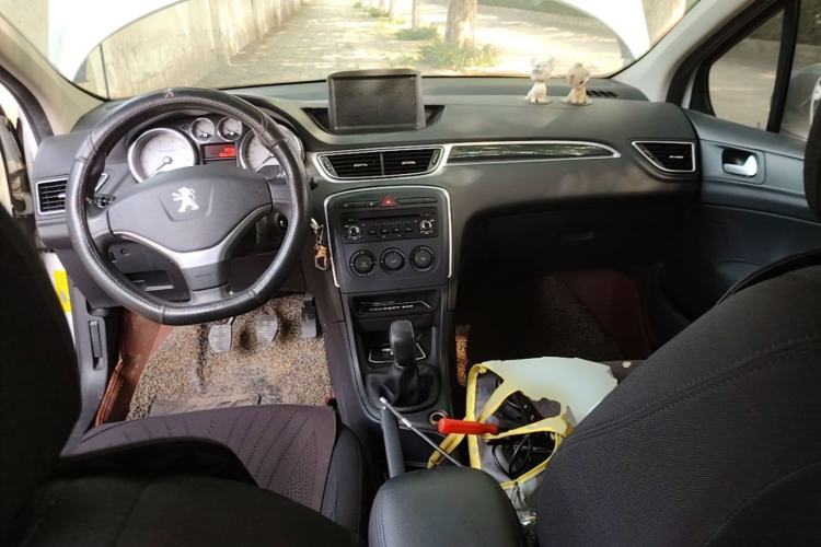Used Peugeot 308 2014 Enjoy Edition Classic 1.6L Manual YouShang Model Center Console