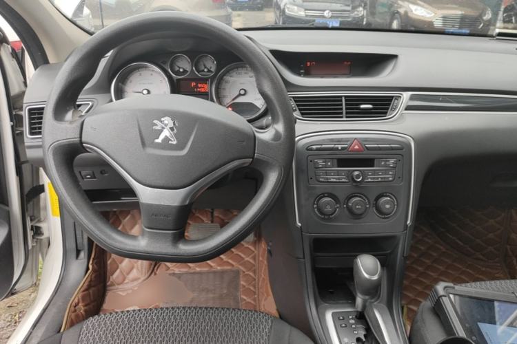 Used Peugeot 308 2014 Enjoy Edition Classic 1.6L Automatic Premium Model Center Console