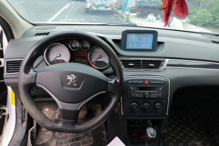 Used Peugeot 308 2014 Enjoy Edition Classic 1.6L Automatic Premium Model Center Console