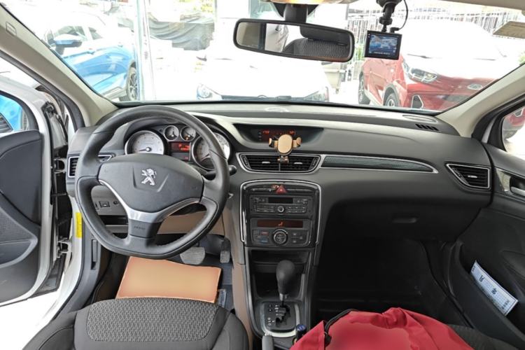 Used Peugeot 308 2014 Enjoyment Edition Classic 1.6L Automatic Fashion Model Center Console