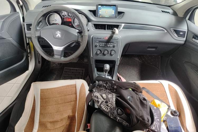 Used Peugeot 308 2014 Enjoy Edition Classic 1.6L Automatic Premium Model Center Console