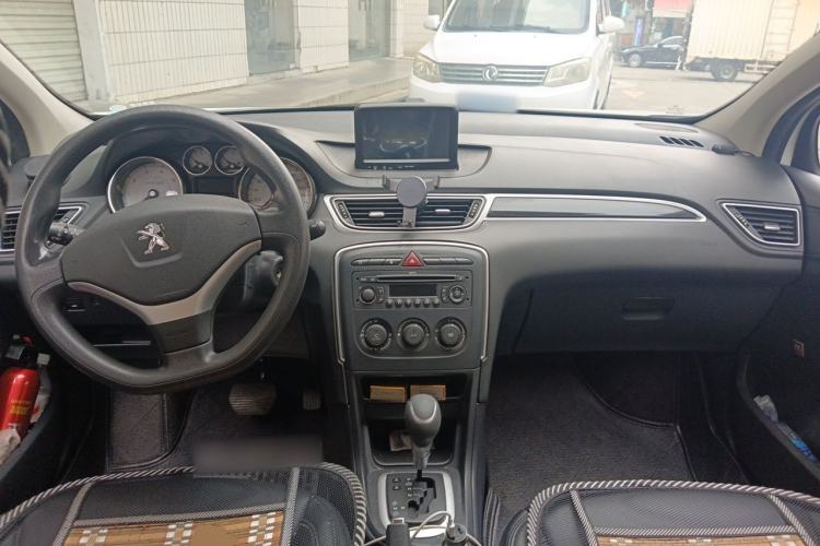Used Peugeot 308 2014 Enjoy Edition Classic 1.6L Automatic Premium Model Center Console