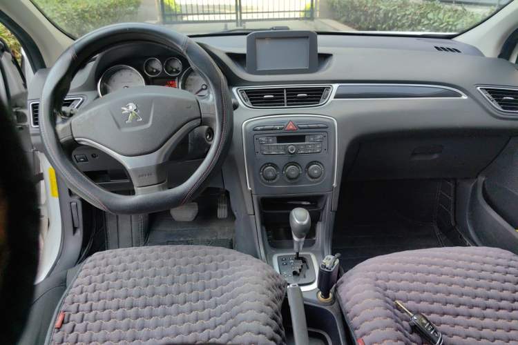 Used Peugeot 308 2014 Enjoy Edition Classic 1.6L Automatic Premium Model Center Console