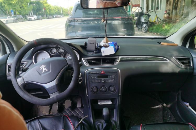 Used Peugeot 308 2014 Enjoy Edition Classic 1.6L Manual YouShang Model Center Console