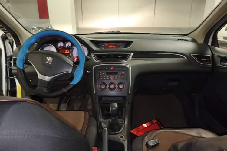 Used Peugeot 308 2014 Enjoy Edition Classic 1.6L Manual YouShang Model Center Console