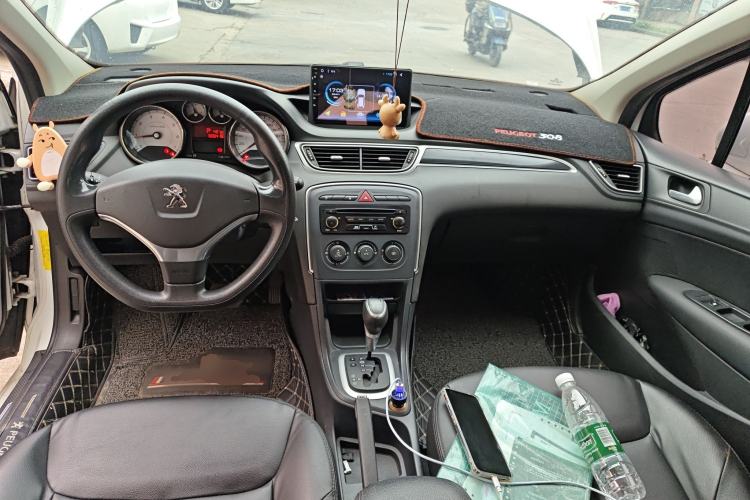 Used Peugeot 308 2014 Enjoy Edition Classic 1.6L Automatic Premium Model Center Console