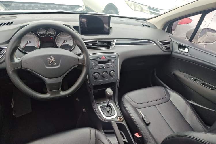 Used Peugeot 308 2014 Enjoy Edition Classic 1.6L Automatic Premium Model Center Console