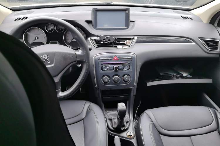 Used Peugeot 308 2014 Enjoy Edition Classic 1.6L Manual YouShang Model Center Console