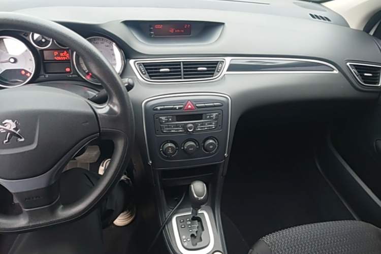 Used Peugeot 308 2014 Enjoy Edition Classic 1.6L Automatic Premium Model Center Console