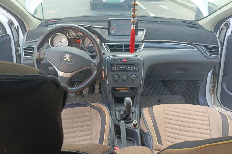 Used Peugeot 308 2014 Enjoy Edition Classic 1.6L Manual YouShang Model Center Console