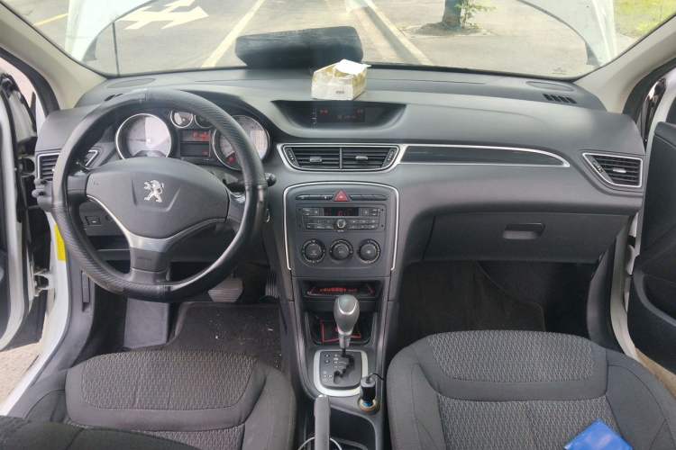Used Peugeot 308 2014 Enjoy Edition Classic 1.6L Automatic Premium Model Center Console