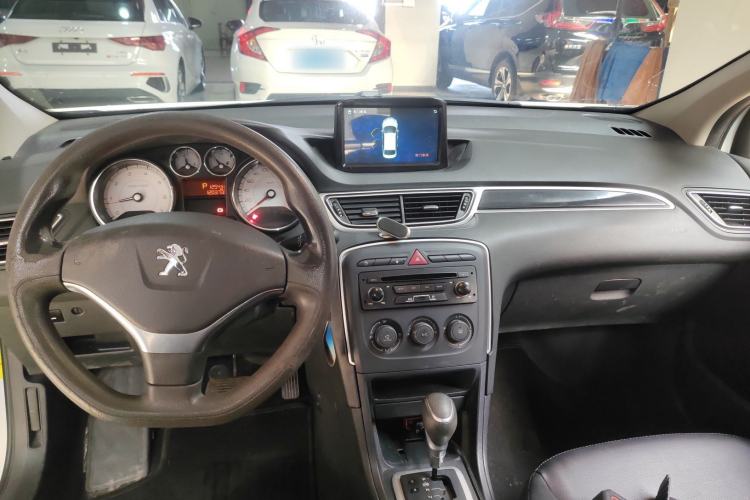 Used Peugeot 308 2014 Enjoy Edition Classic 1.6L Automatic Premium Model Center Console
