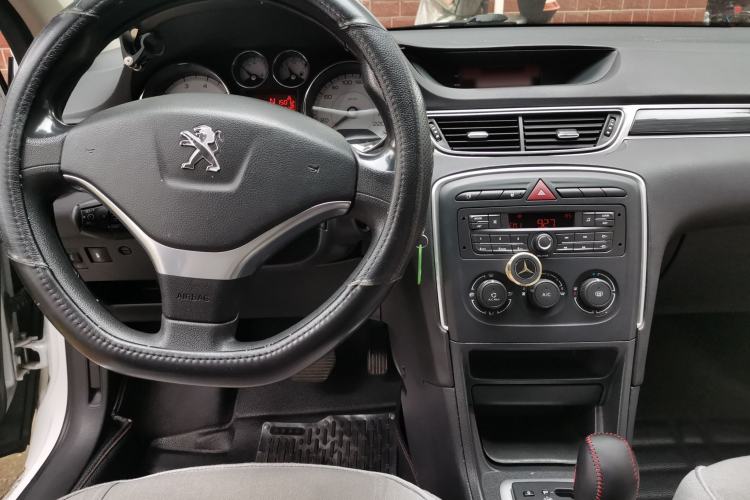 Used Peugeot 308 2014 Enjoy Edition Classic 1.6L Automatic Premium Model Center Console