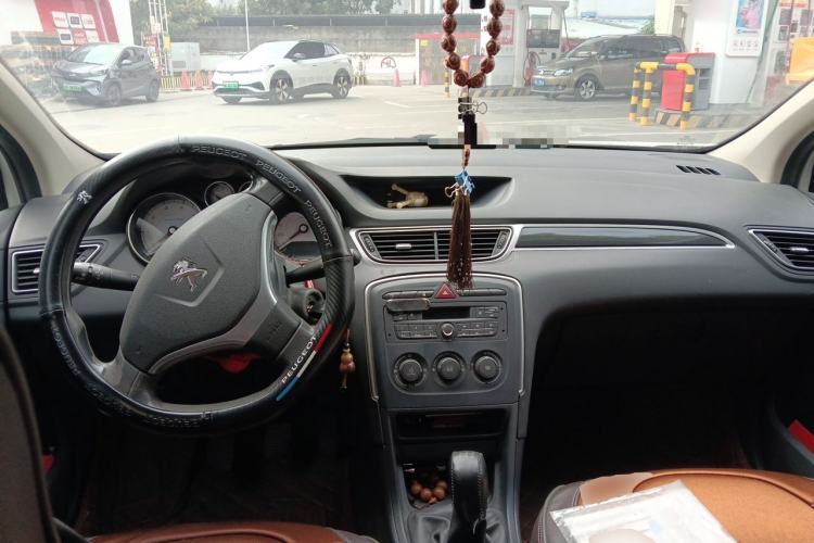 Used Peugeot 308 2014 Enjoy Edition Classic 1.6L Manual YouShang Model Center Console