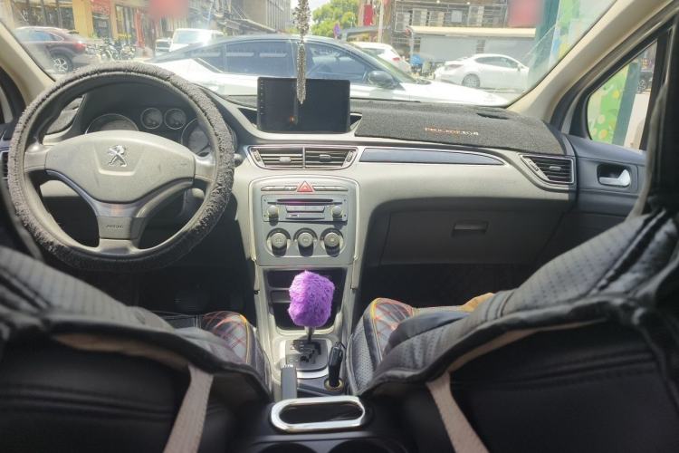 Used Peugeot 308 2014 Enjoy Edition Classic 1.6L Automatic Premium Model Center Console