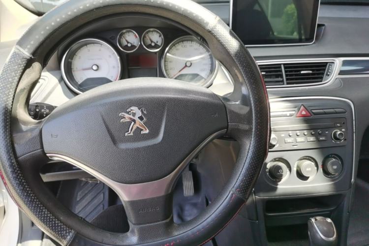 Used Peugeot 308 2014 Enjoy Edition Classic 1.6L Automatic Premium Model Center Console