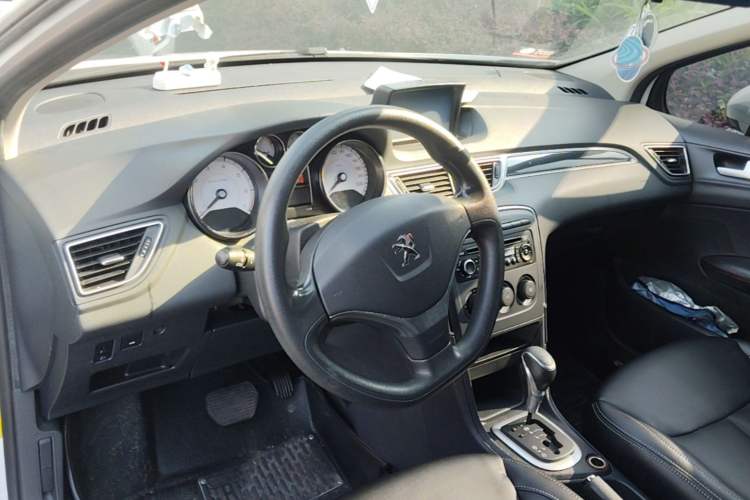 Used Peugeot 308 2014 Enjoy Edition Classic 1.6L Automatic Premium Model Center Console