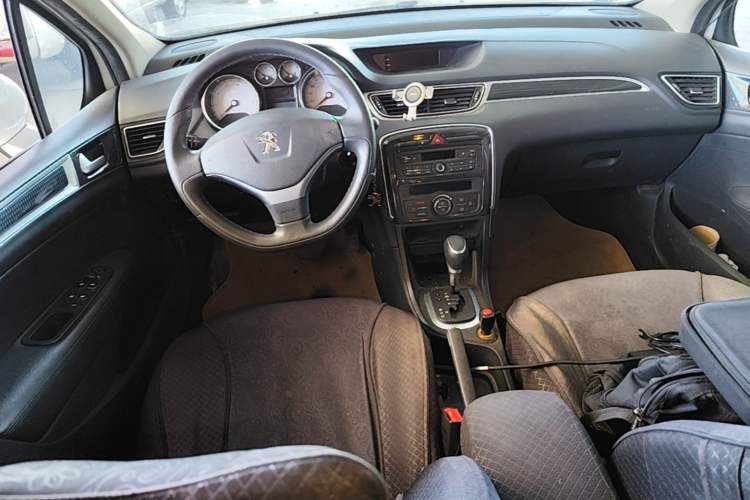 Used Peugeot 308 2014 Enjoyment Edition Classic 1.6L Automatic Fashion Model Center Console