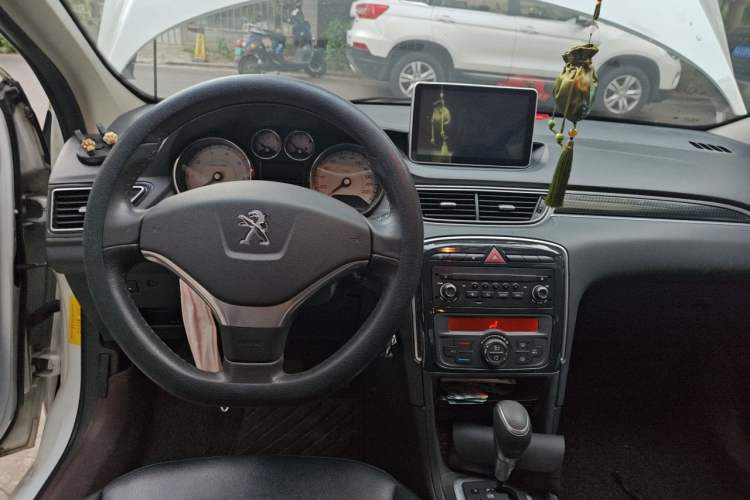 Used Peugeot 308 2014 Enjoyment Edition Classic 1.6L Automatic Fashion Model Center Console