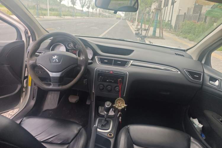 Used Peugeot 308 2014 Enjoy Edition Classic 1.6L Automatic Premium Model Center Console
