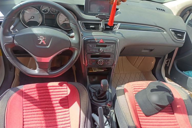 Used Peugeot 308 2014 Enjoy Edition Classic 1.6L Manual Fashion Model Center Console
