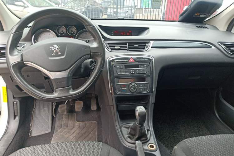 Used Peugeot 308 2014 Enjoy Edition Classic 1.6L Manual Fashion Model Center Console