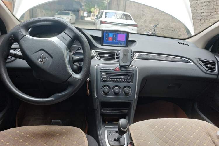 Used Peugeot 308 2014 Enjoy Edition Classic 1.6L Automatic Premium Model Center Console