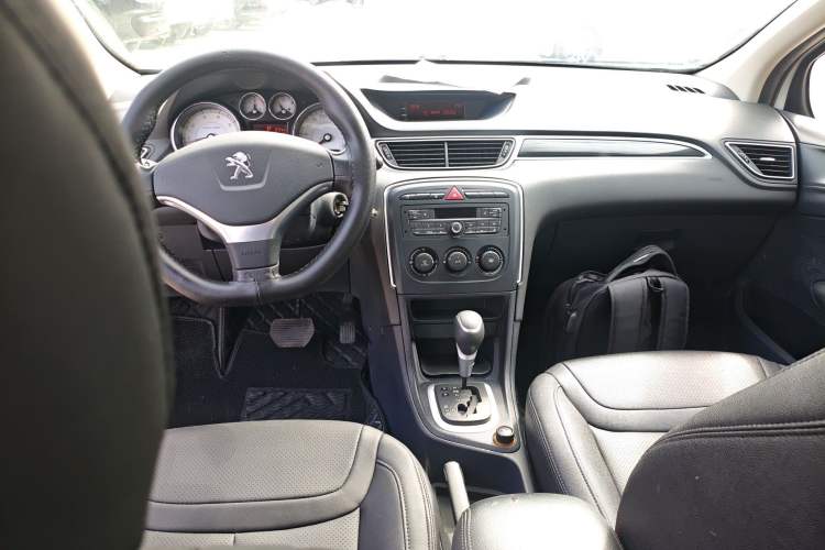 Used Peugeot 308 2014 Enjoy Edition Classic 1.6L Automatic Premium Model Center Console