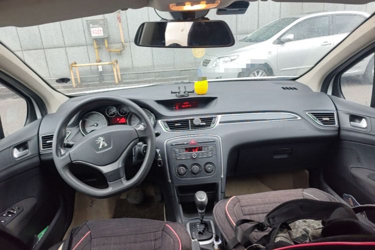 Used Peugeot 308 2014 Enjoy Edition Classic 1.6L Automatic Premium Model Center Console