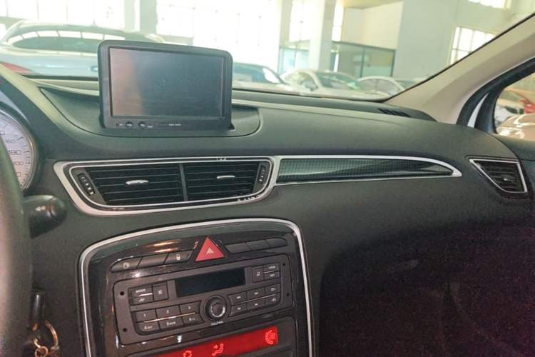 Used Peugeot 308 2014 Enjoyment Edition Classic 1.6L Automatic Fashion Model Center Console