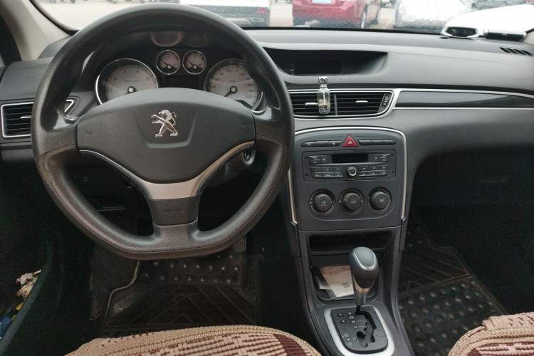 Used Peugeot 308 2014 Enjoy Edition Classic 1.6L Automatic Premium Model Center Console