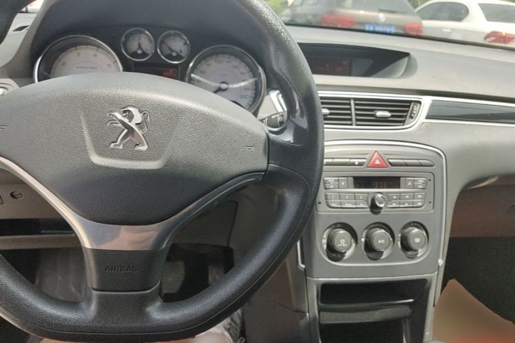 Used Peugeot 308 2014 Enjoy Edition Classic 1.6L Manual YouShang Model Center Console
