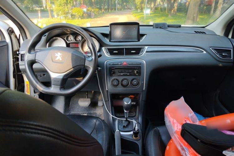 Used Peugeot 308 2014 Enjoy Edition Classic 1.6L Automatic Premium Model Center Console