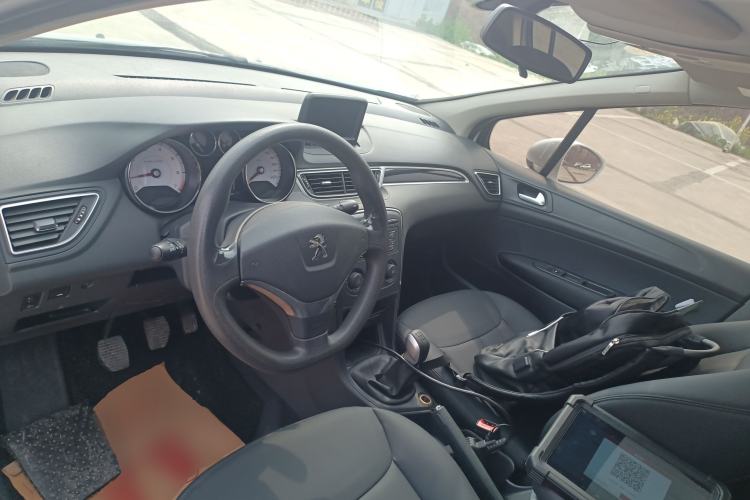 Used Peugeot 308 2014 Enjoy Edition Classic 1.6L Manual YouShang Model Center Console