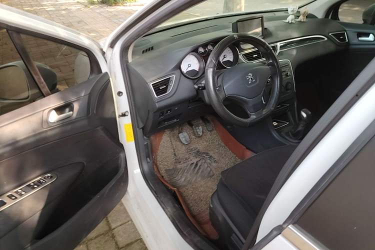 Used Peugeot 308 2014 Enjoy Edition Classic 1.6L Manual YouShang Model Driver Seat
