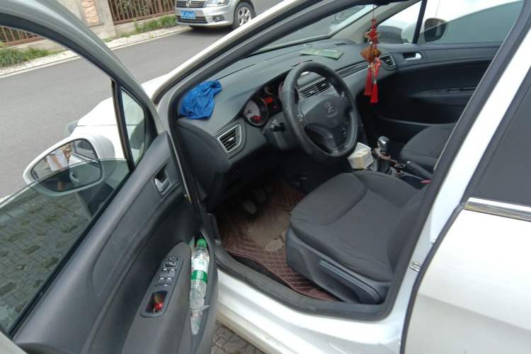 Used Peugeot 308 2014 Enjoy Edition Classic 1.6L Manual YouShang Model Driver Seat