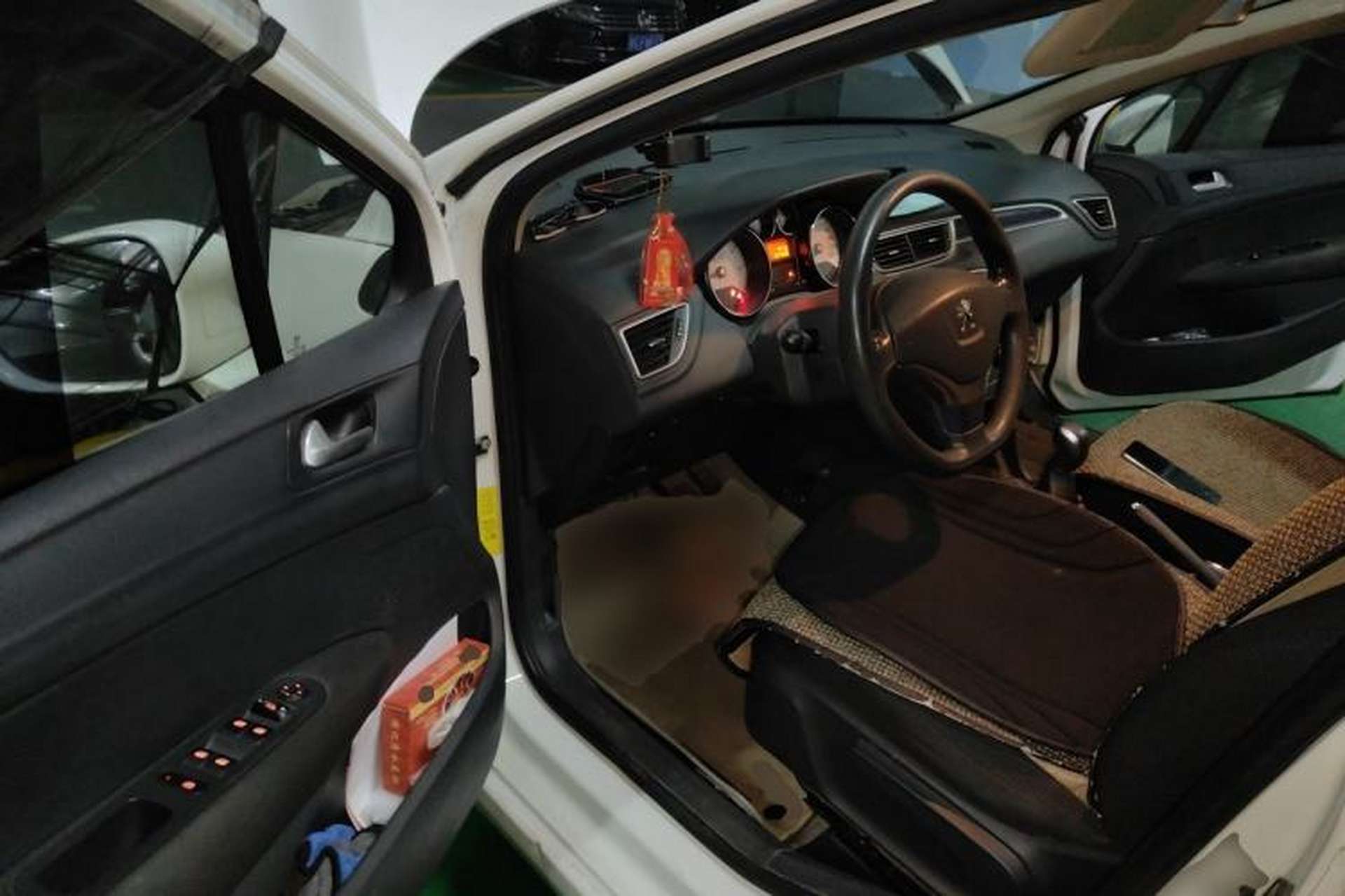Used Peugeot 308 2014 Enjoy Edition Classic 1.6L Manual YouShang Model Driver Seat