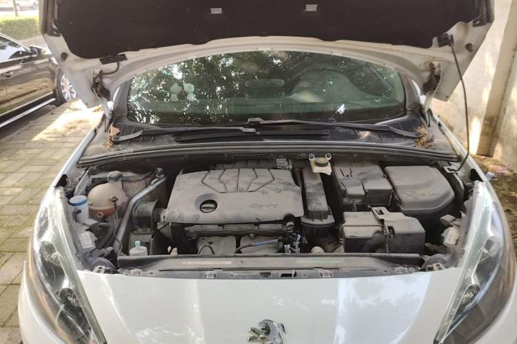 Used Peugeot 308 2014 Enjoy Edition Classic 1.6L Manual YouShang Model Engine Bay