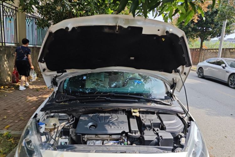 Used Peugeot 308 2014 Enjoy Edition Classic 1.6L Manual YouShang Model Engine Bay