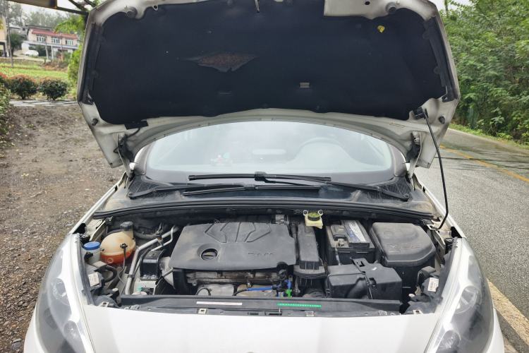 Used Peugeot 308 2014 Enjoy Edition Classic 1.6L Manual YouShang Model Engine Bay