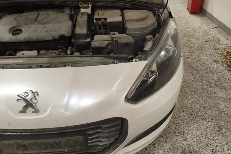 Used Peugeot 308 2014 Enjoy Edition Classic 1.6L Manual YouShang Model Engine Bay Left