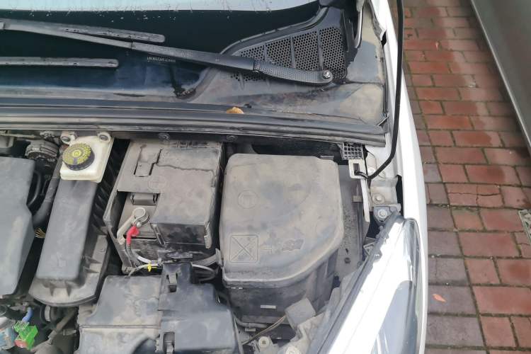 Used Peugeot 308 2014 Enjoy Edition Classic 1.6L Manual YouShang Model Engine Bay Left