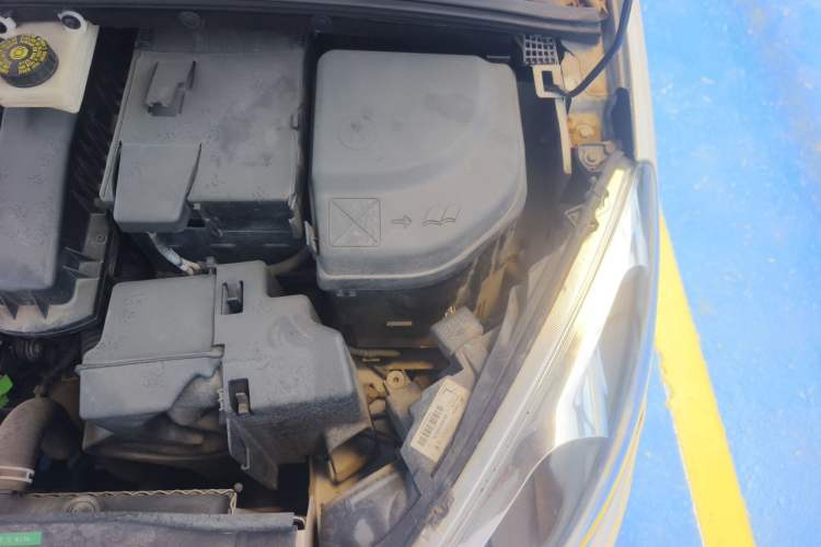 Used Peugeot 308 2014 Enjoy Edition Classic 1.6L Manual YouShang Model Engine Bay Left