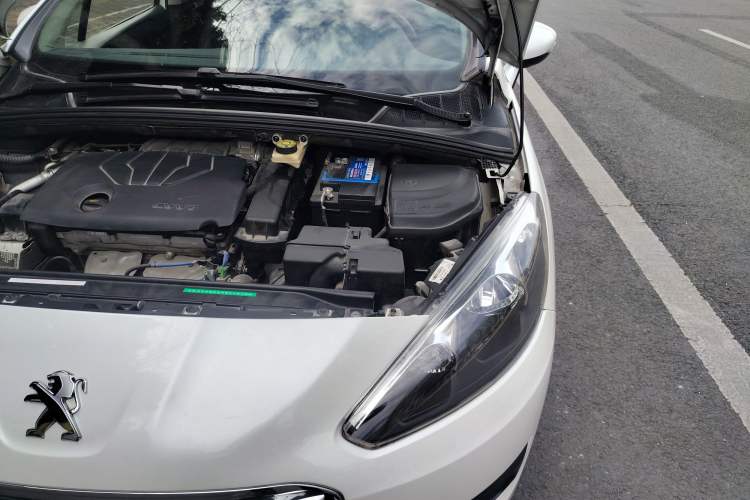 Used Peugeot 308 2014 Enjoy Edition Classic 1.6L Manual YouShang Model Engine Bay Left