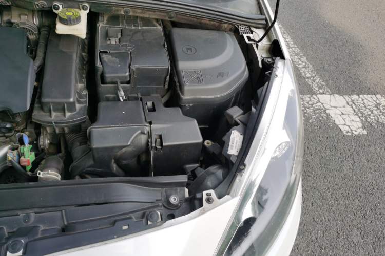 Used Peugeot 308 2014 Enjoy Edition Classic 1.6L Manual YouShang Model Engine Bay Left
