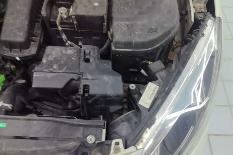 Used Peugeot 308 2014 Enjoyment Edition Classic 1.6L Automatic Fashion Model Engine Bay Left