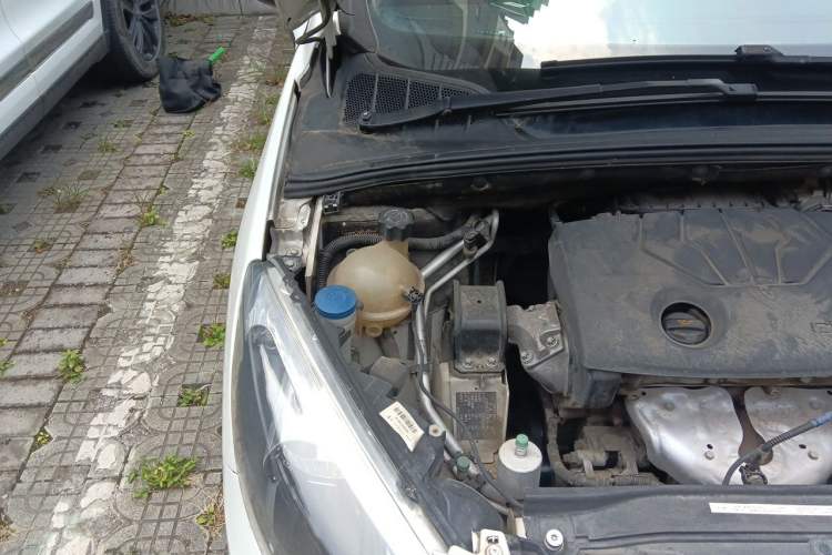 Used Peugeot 308 2014 Enjoy Edition Classic 1.6L Manual YouShang Model Engine Bay Right
