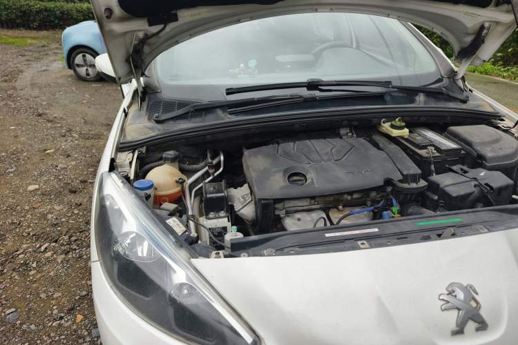 Used Peugeot 308 2014 Enjoy Edition Classic 1.6L Manual YouShang Model Engine Bay Right